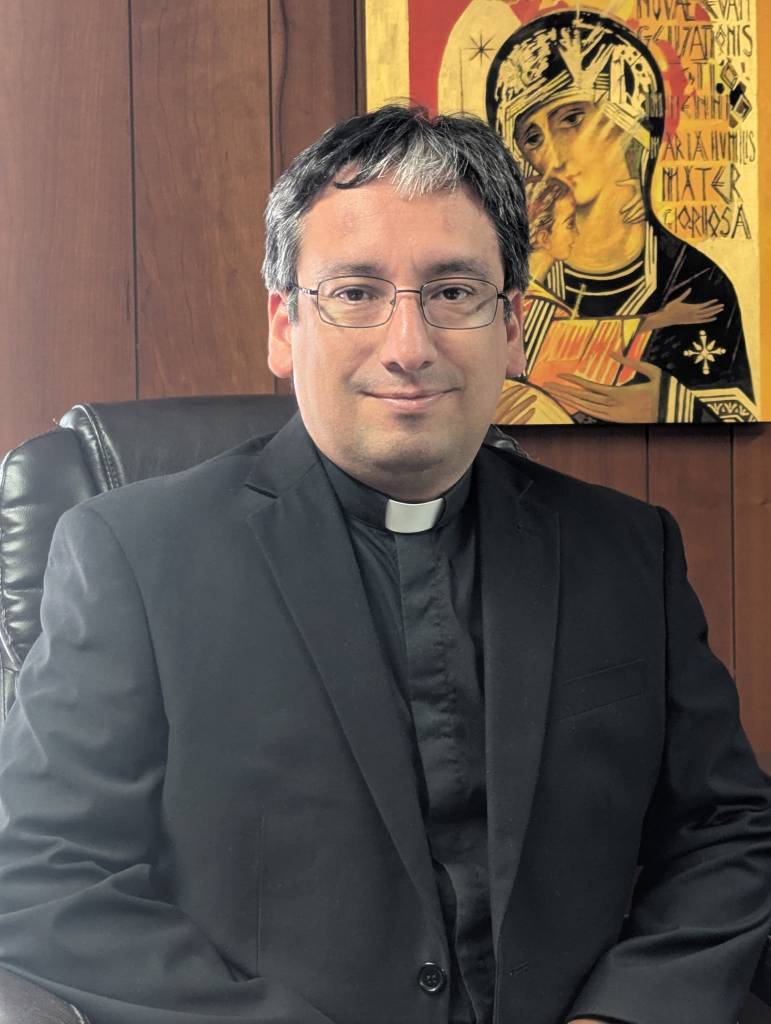 Headshot of Fr. Raul Silva